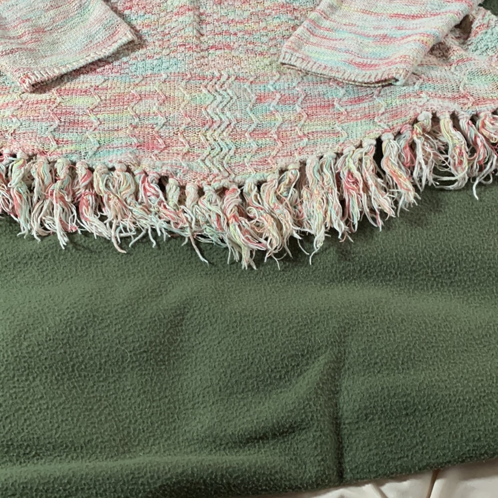 American Rag fringed. Multi-color. Size XL. Chest approx 20 inches - Picture 4 of 8